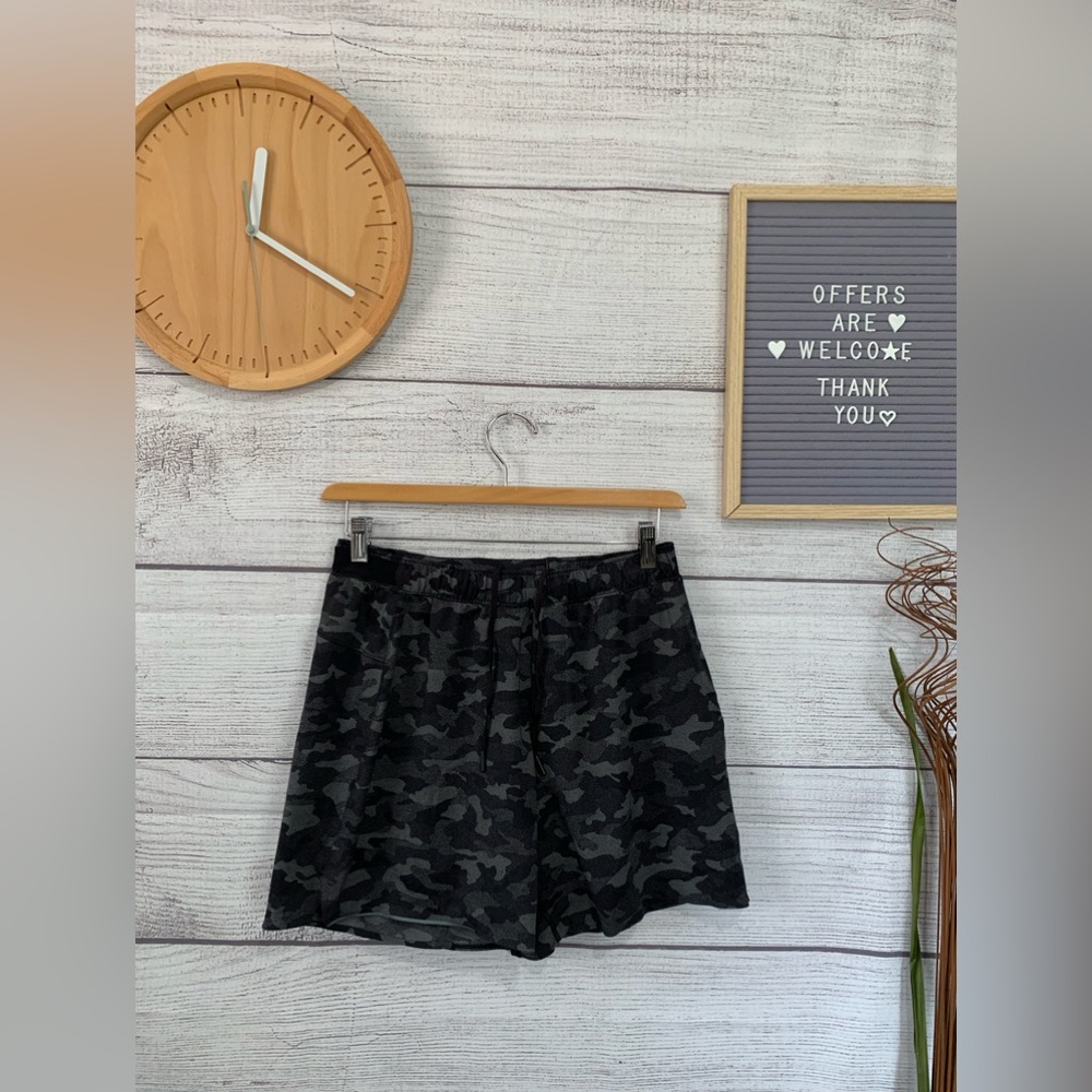 Lululemon men’s shorts size L